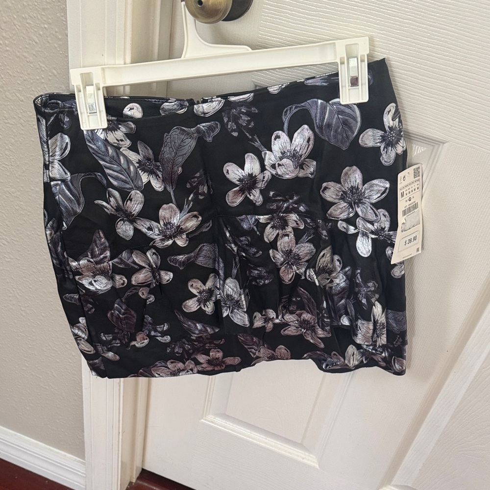 Zara Black and White Floral Mini Skirt